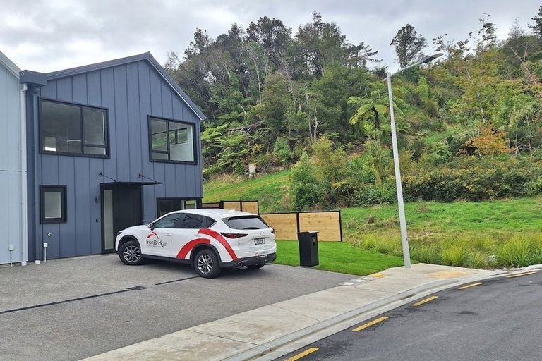 Photo of property in 15 Joseph Bolton Crescent, Wallaceville, Upper Hutt, 5018