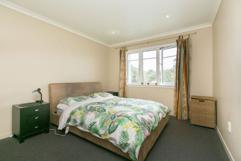 Photo of property in 5 Pendarves Street, New Plymouth, 4310