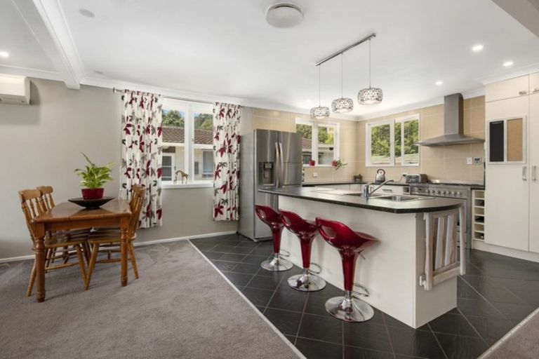 Photo of property in 16 Molloys Road, Te Marua, Upper Hutt, 5018