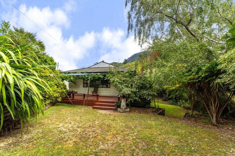 Photo of property in 2 Angle Street, Picton, 7220