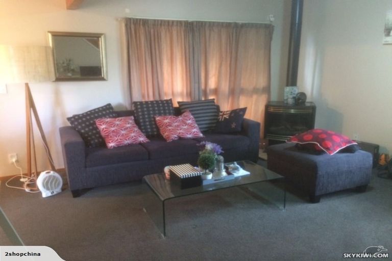 Photo of property in 1/23 Sungrove Rise, Sunnyvale, Auckland, 0612