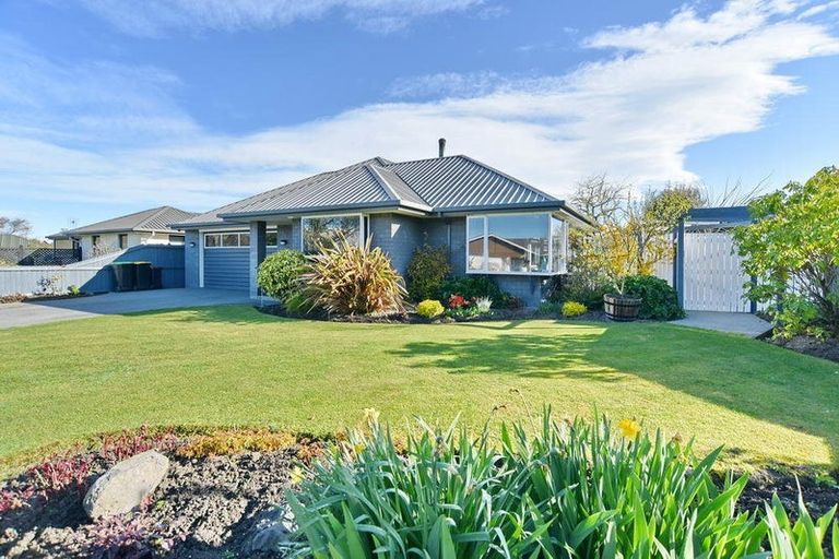 Photo of property in 2 Melford Close, Rangiora, 7400