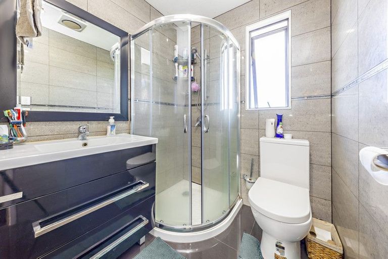 Photo of property in 2/17 Shalimar Place, Clover Park, Auckland, 2019