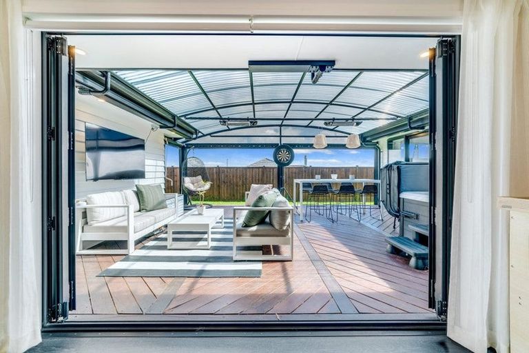 Photo of property in 42 Twin Parks Rise, Papakura, 2110