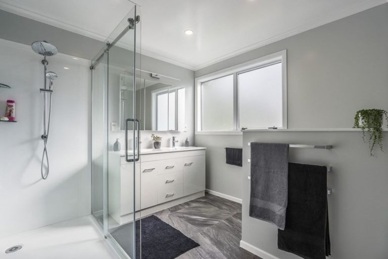 Photo of property in 5 Walton Road, Paraparaumu Beach, Paraparaumu, 5032