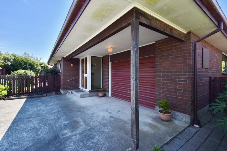 Photo of property in 64a Windermere Road, Papanui, Christchurch, 8053