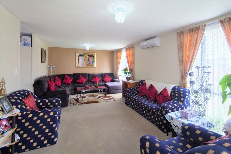Photo of property in 2 Ireland Place, Ranui, Auckland, 0612