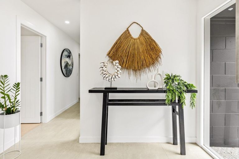 Photo of property in 1/363 Beach Road, Campbells Bay, Auckland, 0630