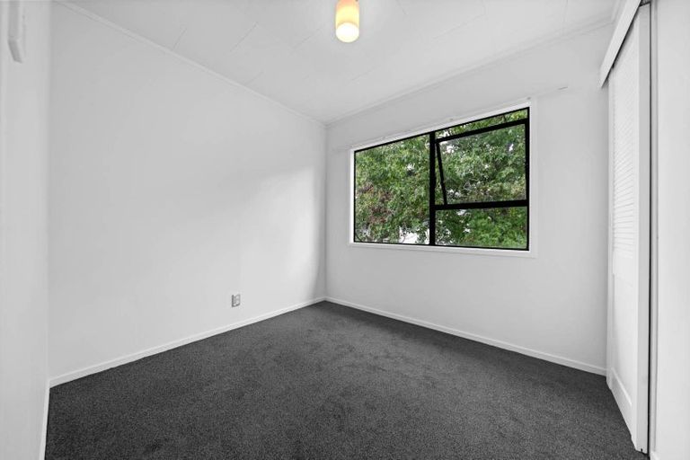 Photo of property in 26 Lambrown Drive, Totara Vale, Auckland, 0629