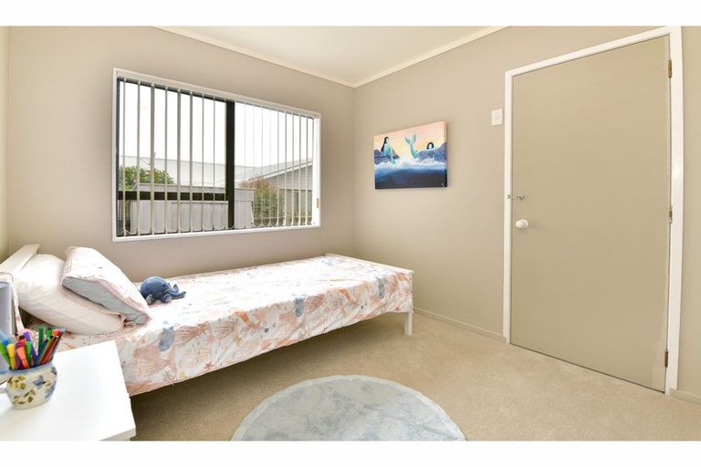 Photo of property in 2/28 Lakeside Drive, Orewa, 0931