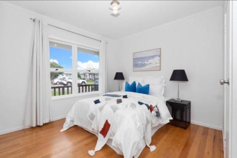 Photo of property in 1/35 Shakespeare Road, Milford, Auckland, 0620