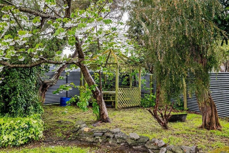 Photo of property in 10 Stoke Place, Awapuni, Palmerston North, 4412