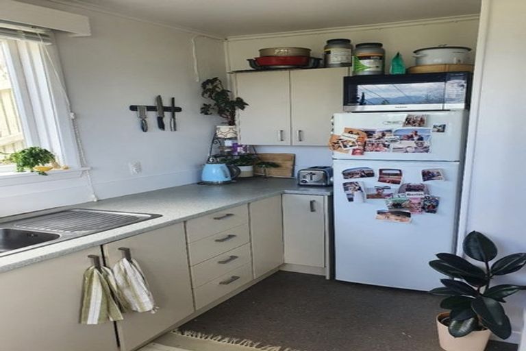 Photo of property in 38 Sugarloaf Road, Brooklyn, Wellington, 6021