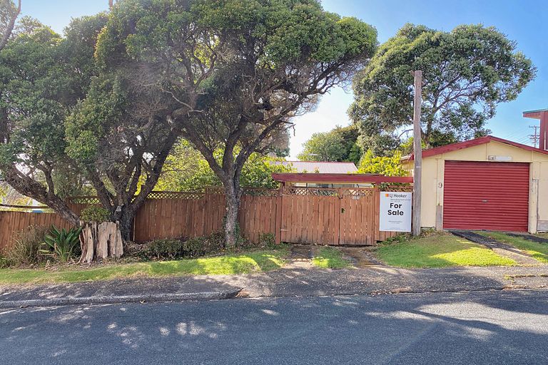 Photo of property in 9 Hauraki Road, Leigh, 0985