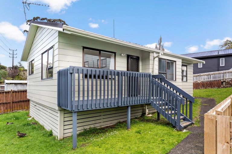 Photo of property in 49 Meadowvale Rise, Titirangi, Auckland, 0604