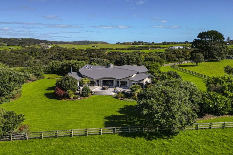 Photo of property in 296 Oaia Road, Muriwai, Waimauku, 0881