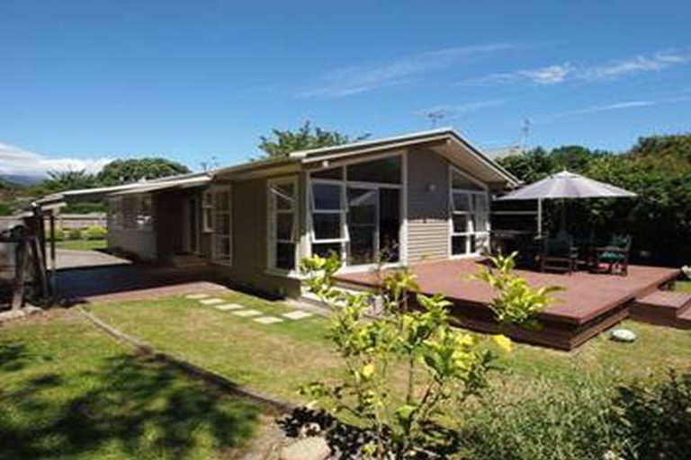 Photo of property in 44 Ngarara Road, Waikanae, 5036