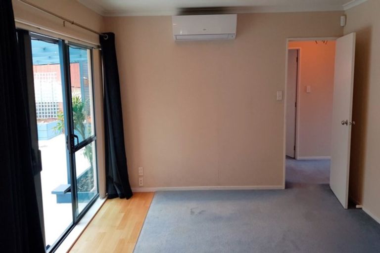 Photo of property in 15 Ashland Place, Weymouth, Auckland, 2103