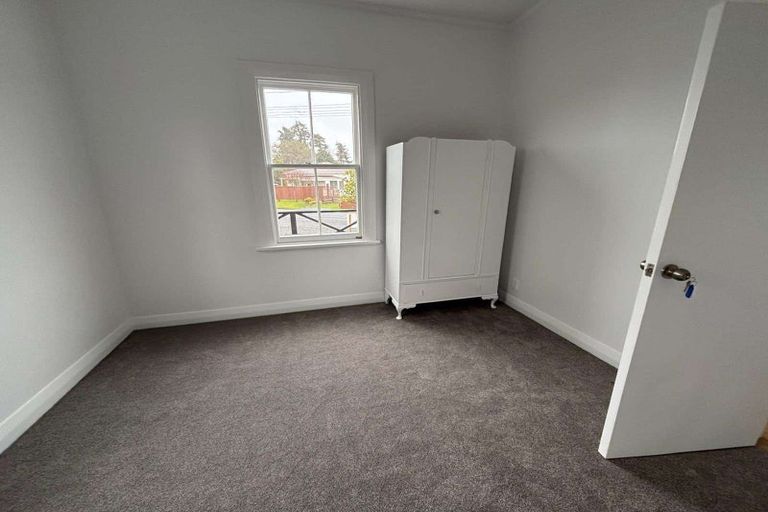 Photo of property in 222 Bridge Street, Eltham, 4322