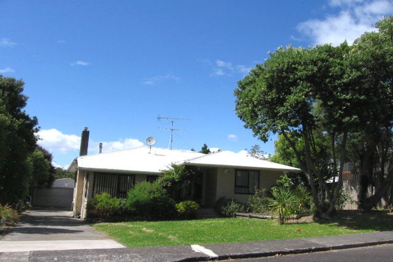 Photo of property in 6 Liddell Street, Hillcrest, Auckland, 0627