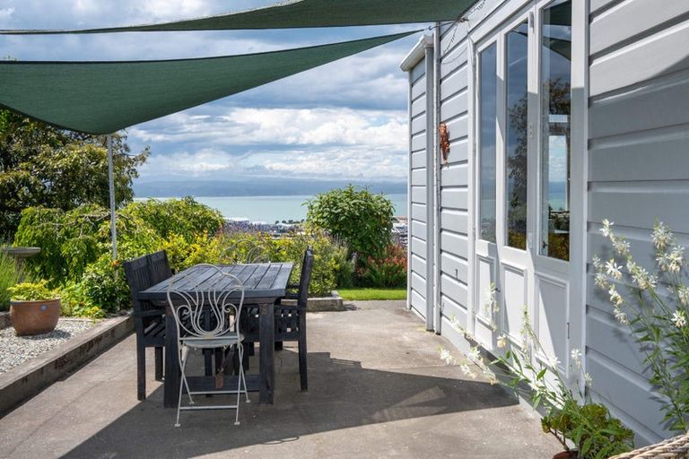 Photo of property in 8 Goldsmith Terrace, Hospital Hill, Napier, 4110