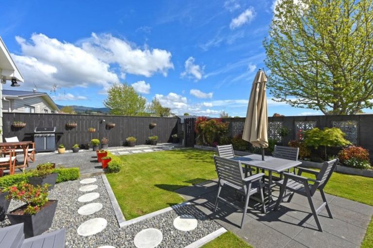 Photo of property in 28a Roband Crescent, Brown Owl, Upper Hutt, 5018