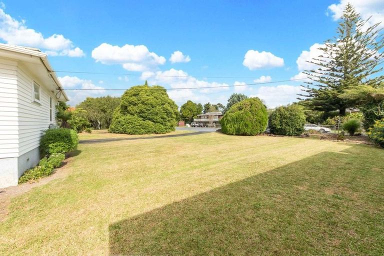 Photo of property in 40 Lowtherhurst Road, Massey, Auckland, 0614