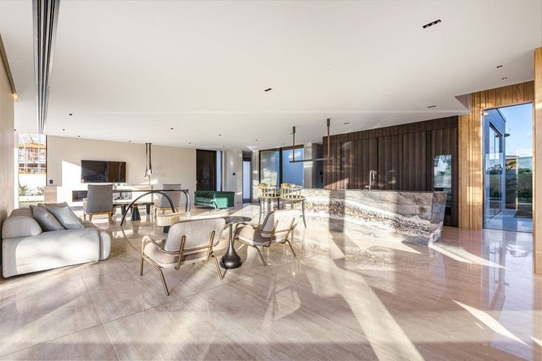 Photo of property in 92 Paritai Drive, Orakei, Auckland, 1071