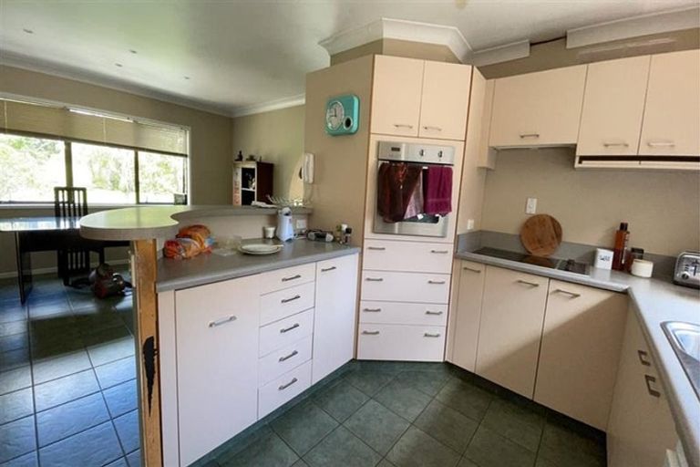 Photo of property in 10 Lowtherhurst Road, Massey, Auckland, 0614