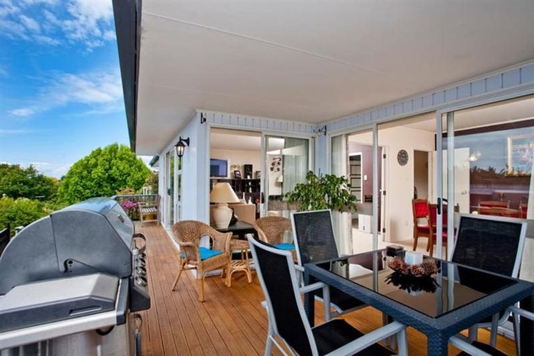 Photo of property in 1 Hume Drive, Hillcrest, Auckland, 0627