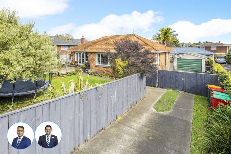 Photo of property in 14 Coronation Road, Mangere Bridge, Auckland, 2022