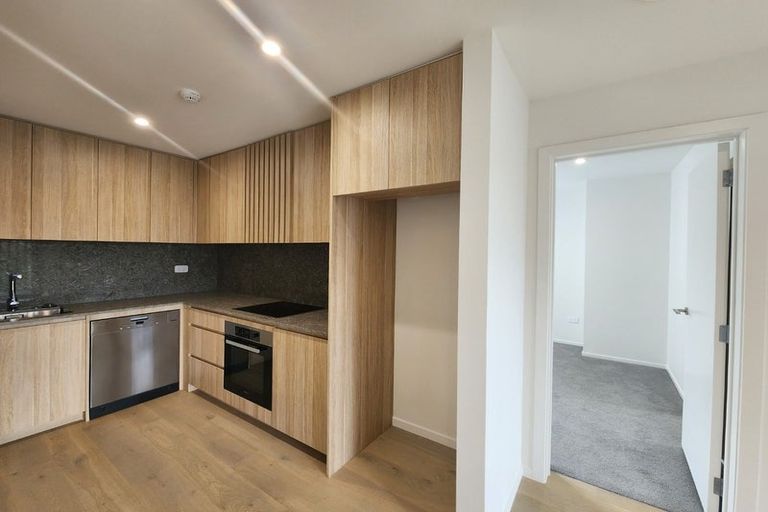 Photo of property in 2/64 Coronation Road, Hillcrest, Auckland, 0627