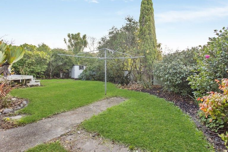 Photo of property in 10 Tanoa Place, Glendene, Auckland, 0602