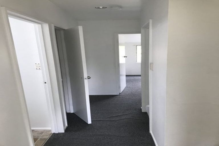 Photo of property in 4/35 Fields Parade, Oteha, Auckland, 0632
