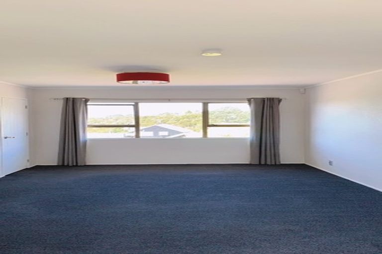 Photo of property in 195 Chelsea View Drive, Chatswood, Auckland, 0626