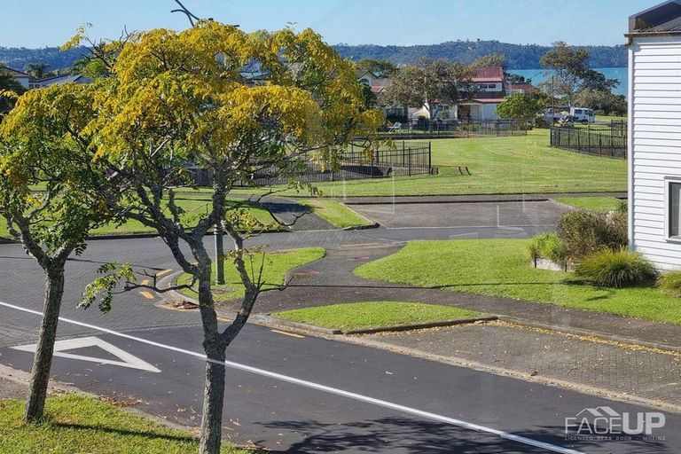 Photo of property in 52 Vinograd Drive, Te Atatu Peninsula, Auckland, 0610