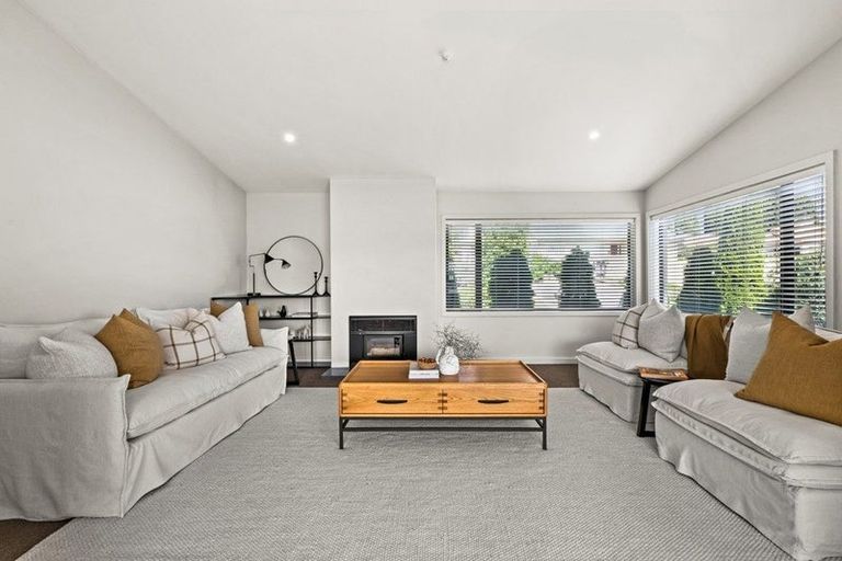Photo of property in 9 Busby Hill, Havelock North, 4130