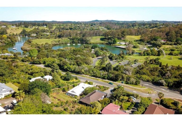 Photo of property in 8 Kemp Road, Kerikeri, 0230