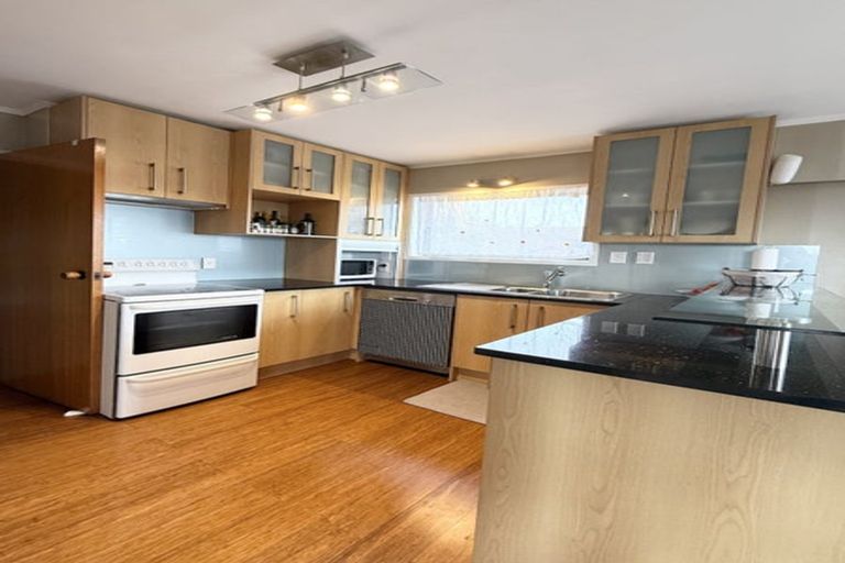 Photo of property in 2/19 Ciprian Place, Henderson, Auckland, 0612