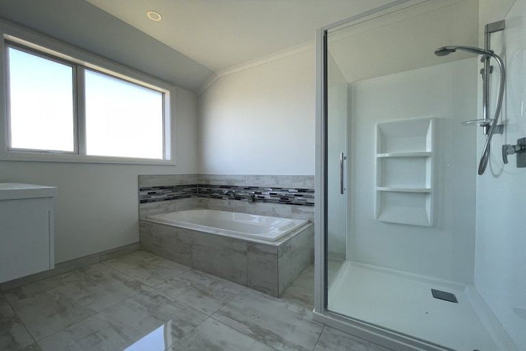 Photo of property in 89 Johnstone Drive, Fitzherbert, Palmerston North, 4410