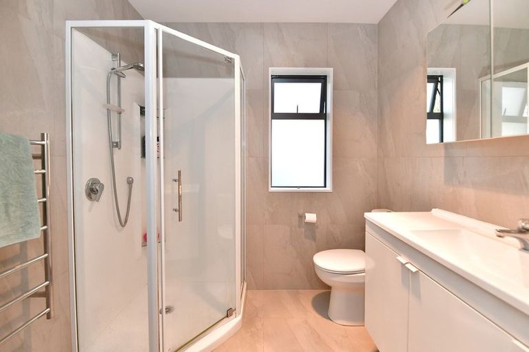 Photo of property in 36 Surf Road, Stanmore Bay, Whangaparaoa, 0932