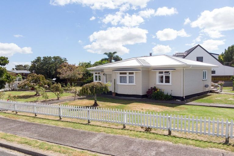 Photo of property in 11 Darlington Street, Ngatea, 3503