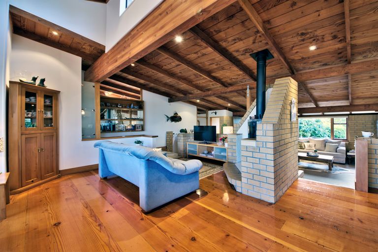 Photo of property in 146 Cliff View Drive, Green Bay, Auckland, 0604