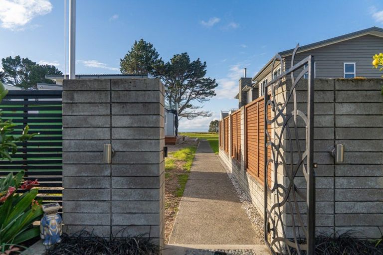 Photo of property in 166 Sands Crescent, Matarangi, Whitianga, 3592