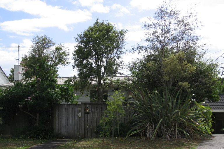 Photo of property in 1/41 Aeroview Drive, Beach Haven, Auckland, 0626