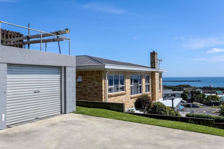 Photo of property in 14 South Road, Moturoa, New Plymouth, 4310