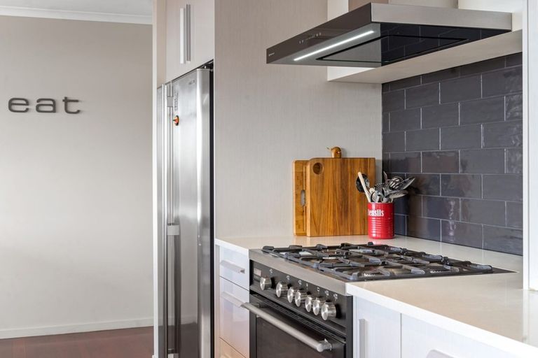 Photo of property in 29 Knights Road, Rothesay Bay, Auckland, 0630