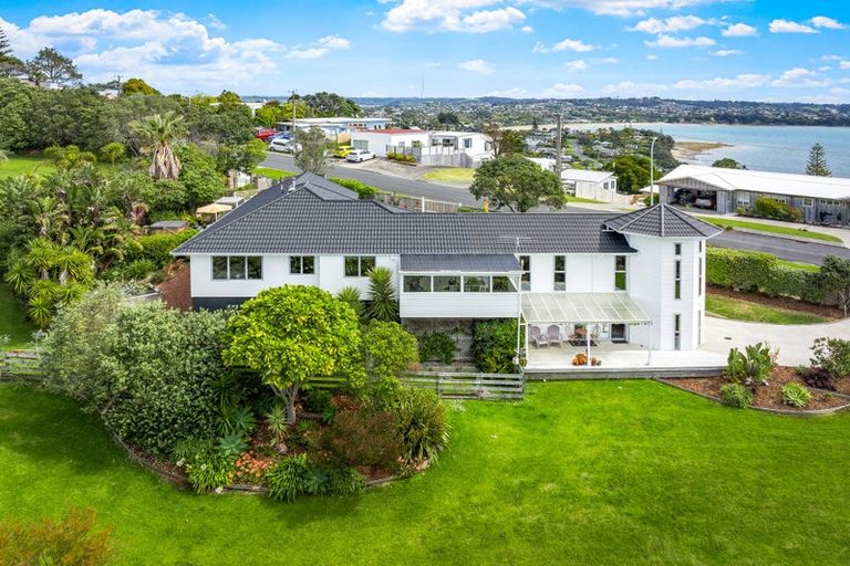 Photo of property in 1/4 Roberts Road, Matakatia, Whangaparaoa, 0930