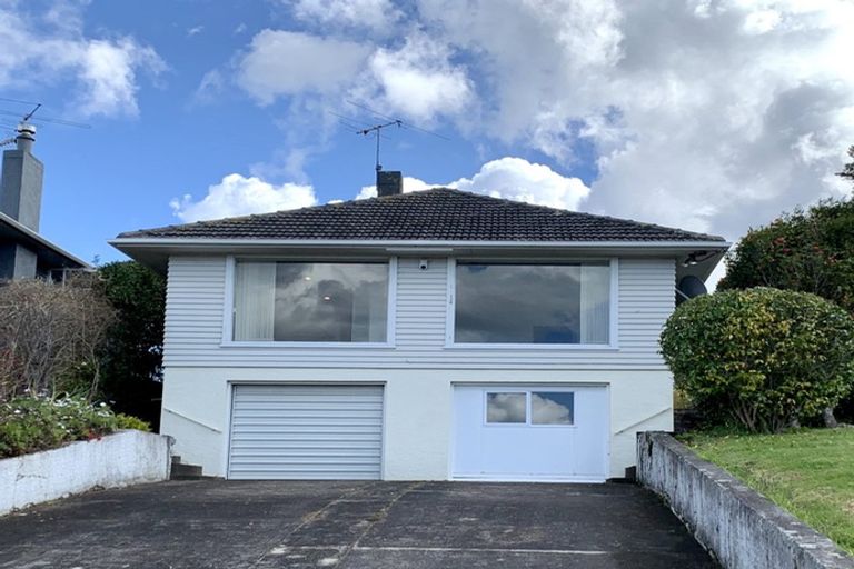 Photo of property in 8 Speedy Crescent, Hillcrest, Auckland, 0627