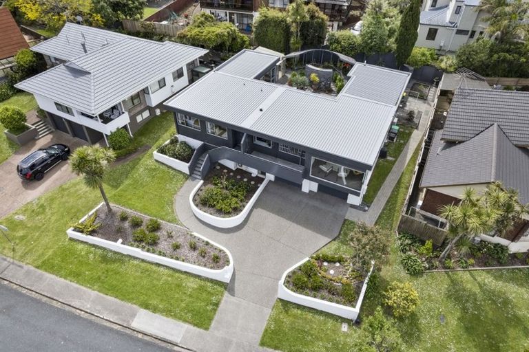 Photo of property in 5 Puawai Place, Northcote, Auckland, 0627